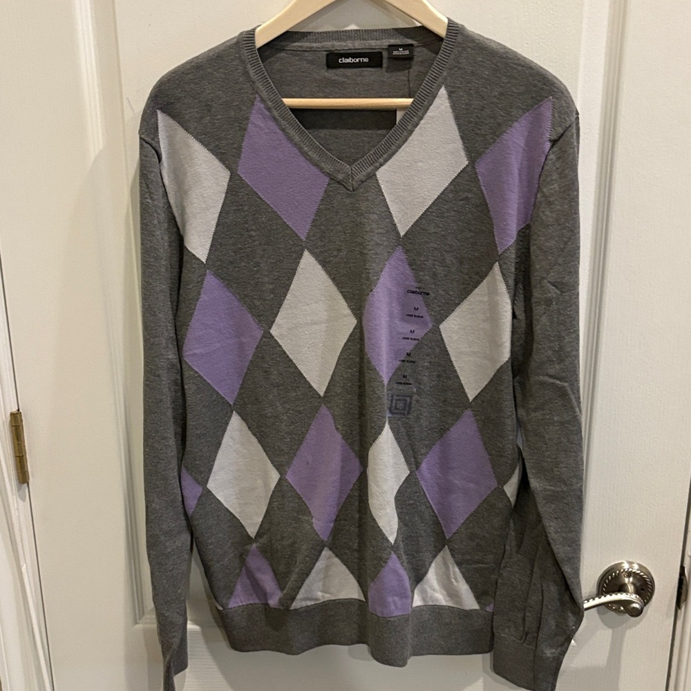 Claiborne V-Neck Sweater in Gray and Purple Argyle Size M